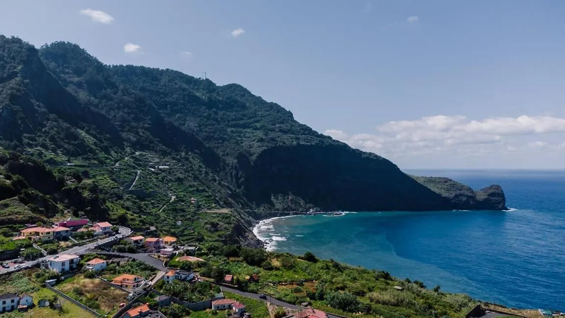 Guestready - Hikers Haven Hotel São Roque do Faial Gæstehus