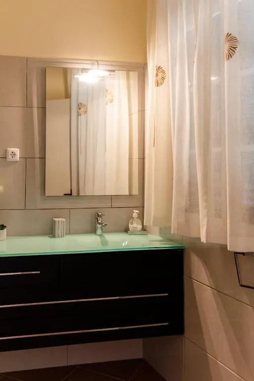 Hotel Guestready - Hikers Haven São Roque do Faial 0*, Faial Island (Azores)